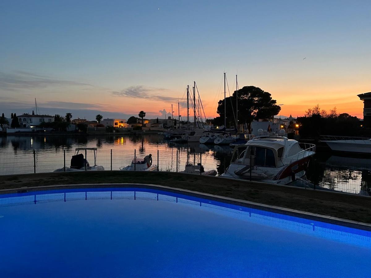 Blau Apartamento Frente A Los Canales Y Las Puestas De Sol De Росес Екстер'єр фото