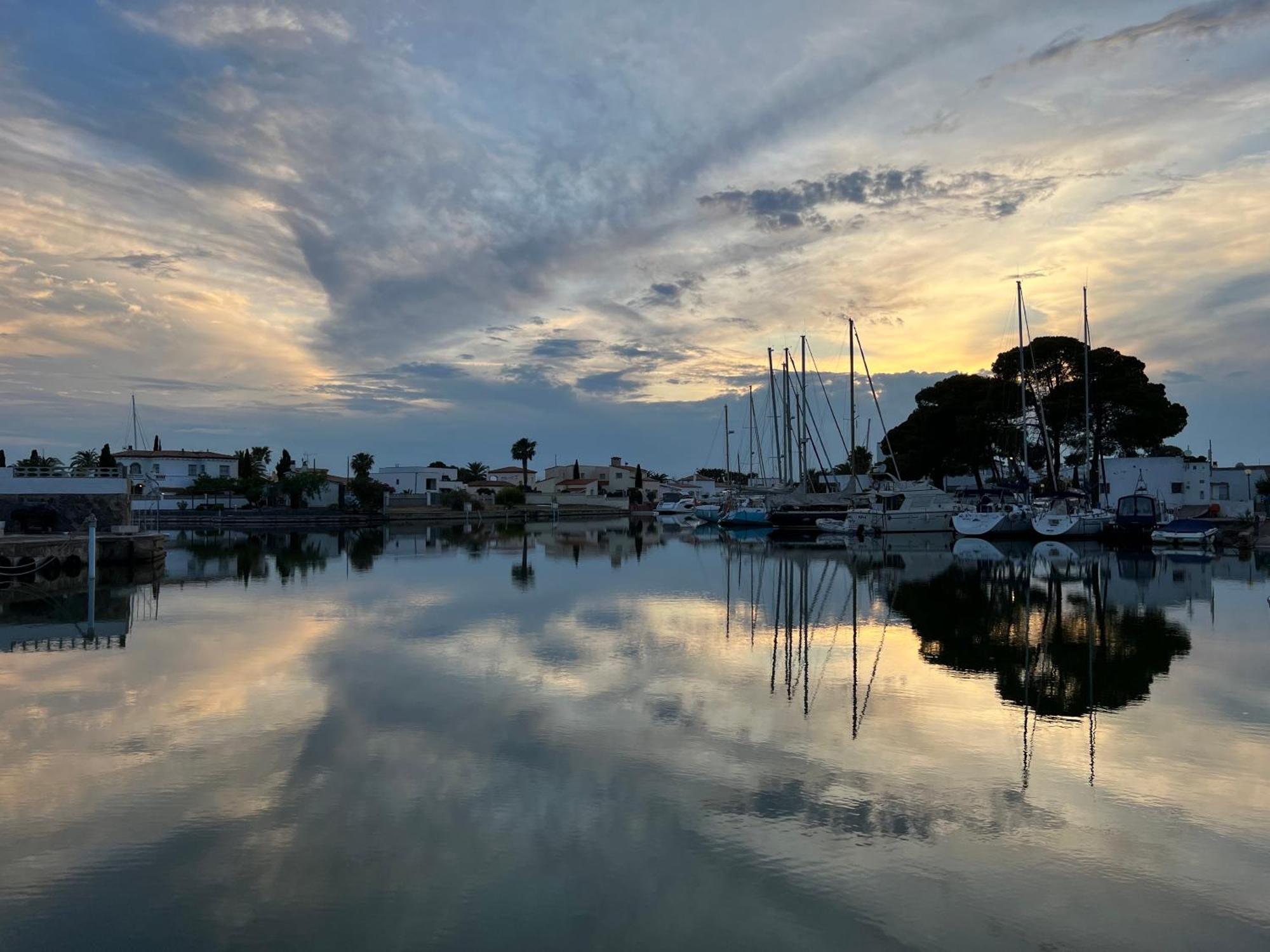 Blau Apartamento Frente A Los Canales Y Las Puestas De Sol De Росес Екстер'єр фото