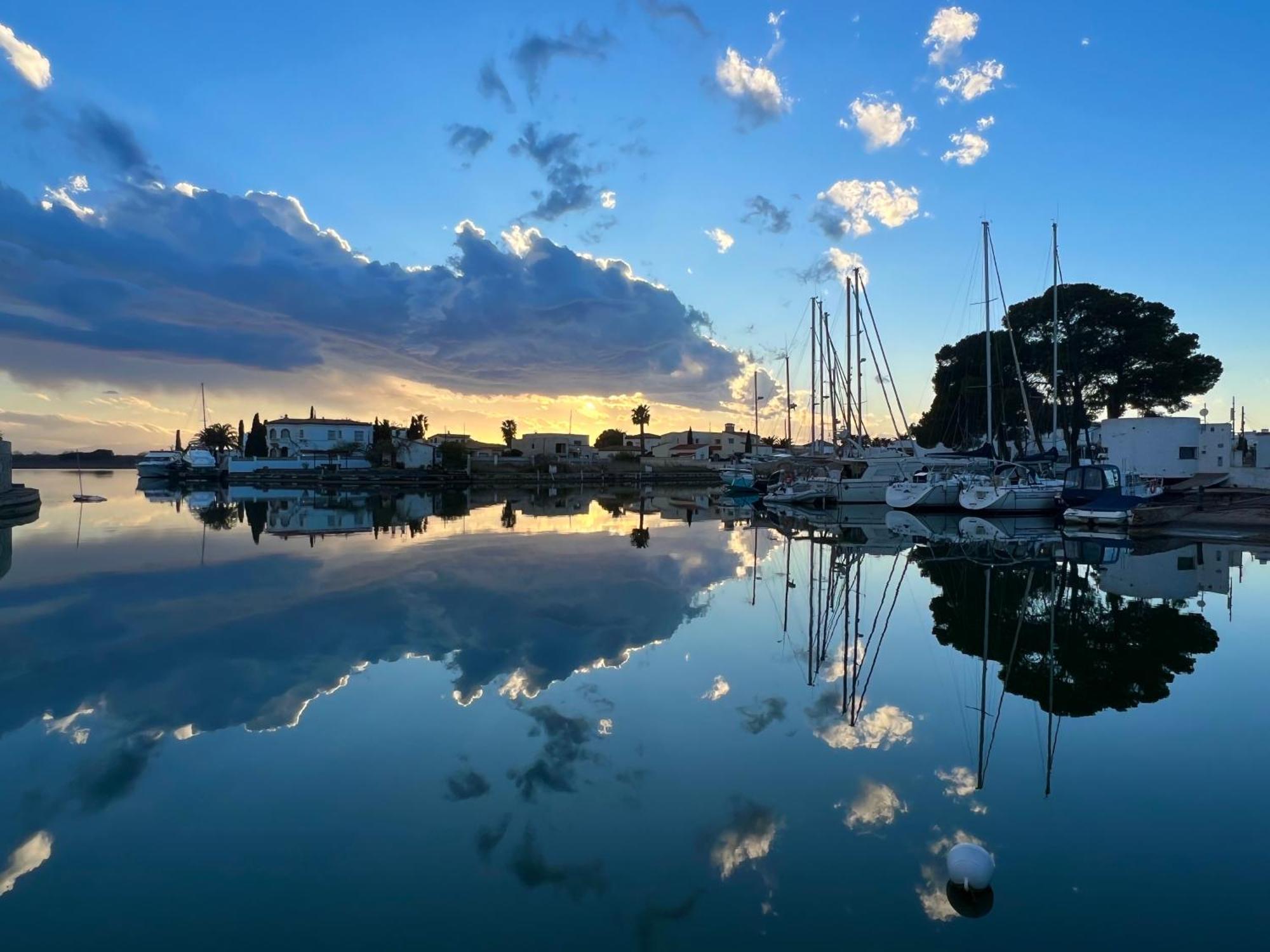 Blau Apartamento Frente A Los Canales Y Las Puestas De Sol De Росес Екстер'єр фото
