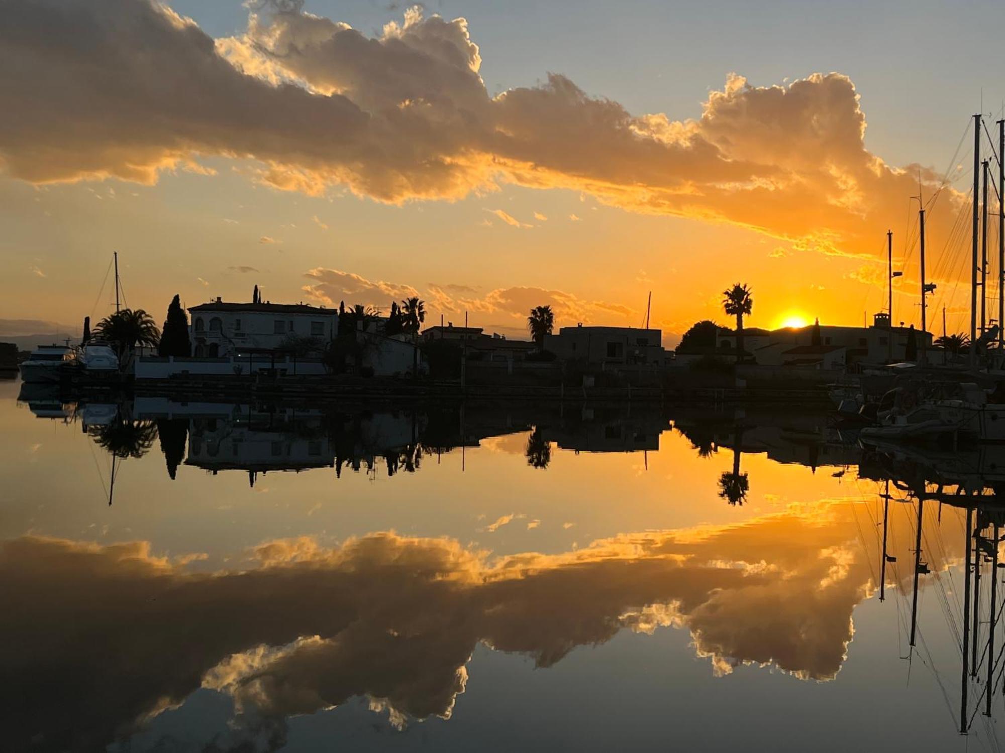 Blau Apartamento Frente A Los Canales Y Las Puestas De Sol De Росес Екстер'єр фото