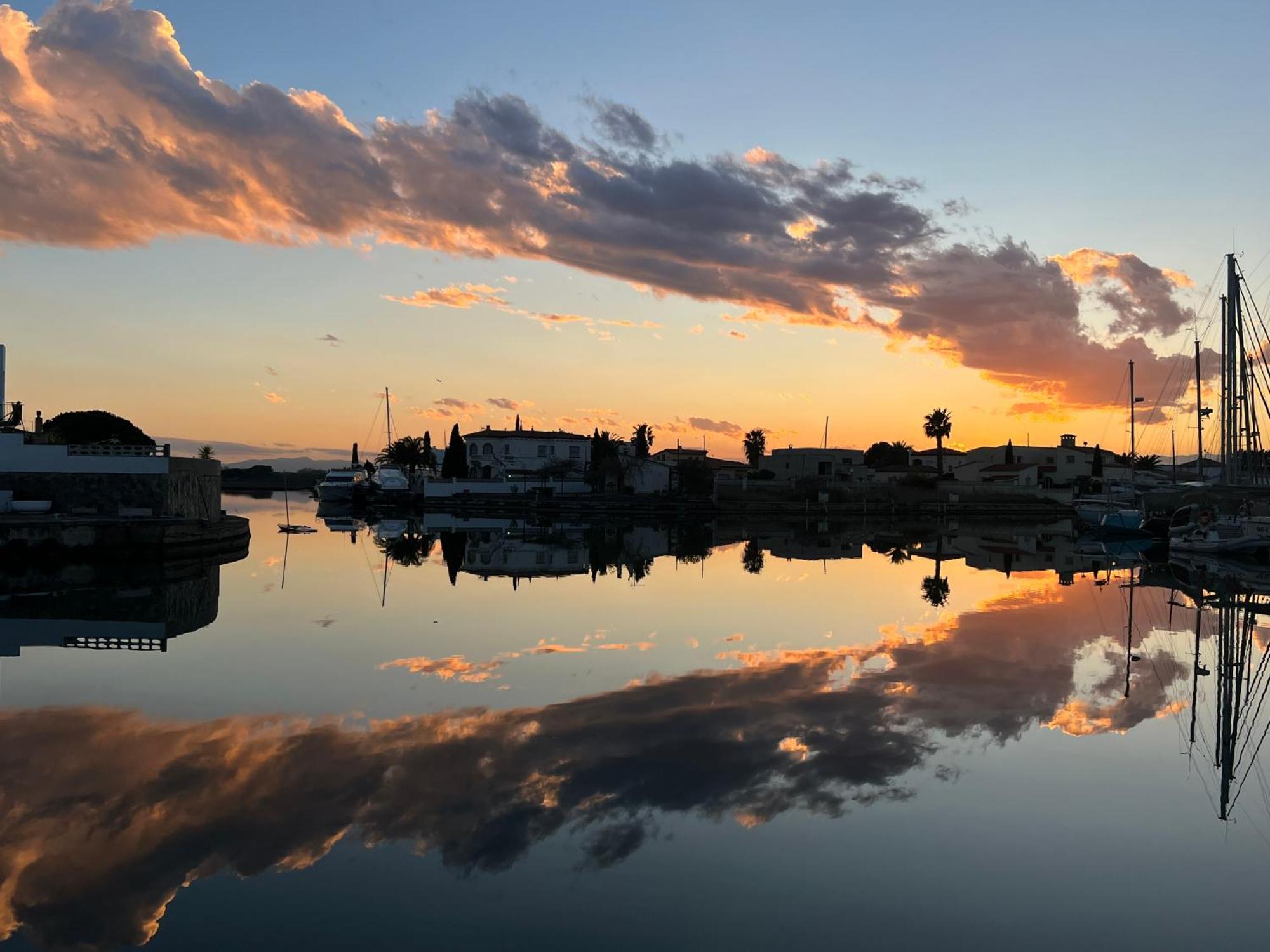 Blau Apartamento Frente A Los Canales Y Las Puestas De Sol De Росес Екстер'єр фото